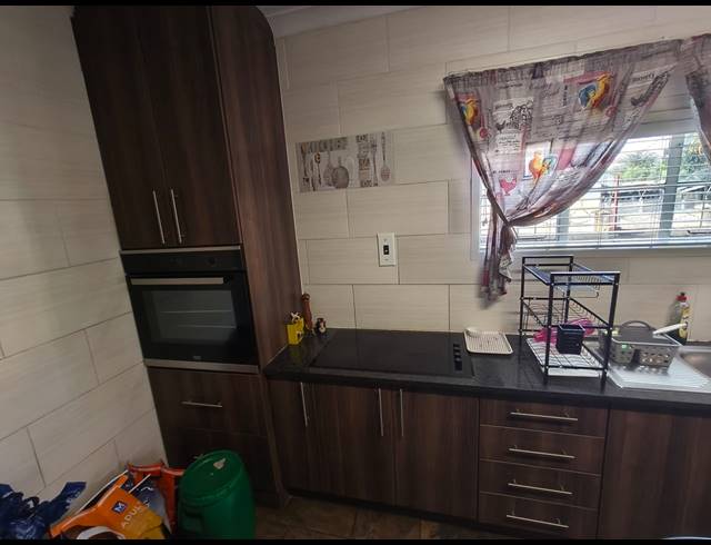 4 BEDROOM FREEHOLD FOR SALE IN OOS EINDE